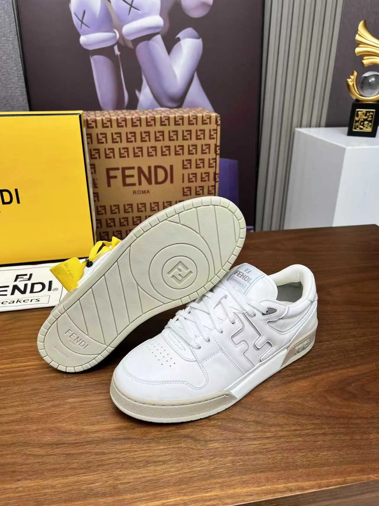 Factory price 660💰 Fendi·Fendi⛳️Hot-selling 35--45 couple model👫 FD match Original purchase for RMB14340 One-to-one reproduction Designer Kim Jones's first sneaker fendi match and Donkey brand Trainer basketball sneakers, fresh blood injected with FF retro design Super good-looking and versatile, the upper is made of cowhide and cowhide splicing combination, with concave and convex double F on the side The logo lining is made of terry velvet 🤗Super soft on the feet, lightweight and comfortable to match with a sweatshirt, original full package! ✦ Fabric: cowhide + cowhide color matching ✦ Lining: original terry velvet lining ✦ Sole: original molded multi-color color matching sole ✦ Sole: mesh injection molding pad ✦ Sole thickness: 3.5cm ✦ Female size: 35--40, female 40 customized ✦ Male size: 39--45, male 45 customized